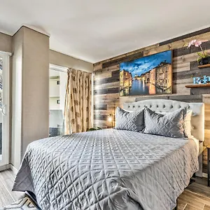 Picturesque With Private Balcony In Waikiki! Honolulu